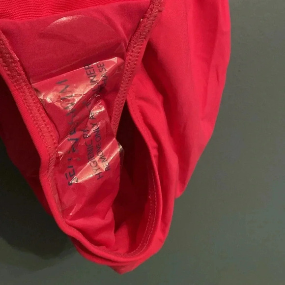 Sea level swim - NWT - hot pink one piece - size 10 - adjustable straps - Picture 8 of 9